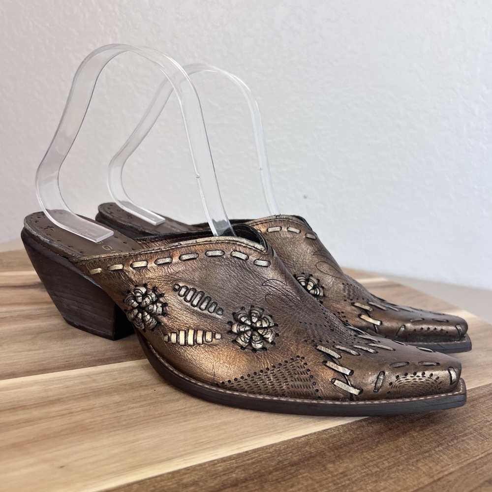 BCBG Bronze Leather Western Mule Heels Womens 8 B Boho Cowgirl Country Festival